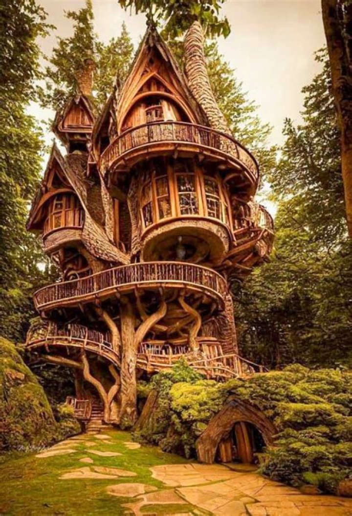 Discover the World's Most Beautiful Unusual Houses
