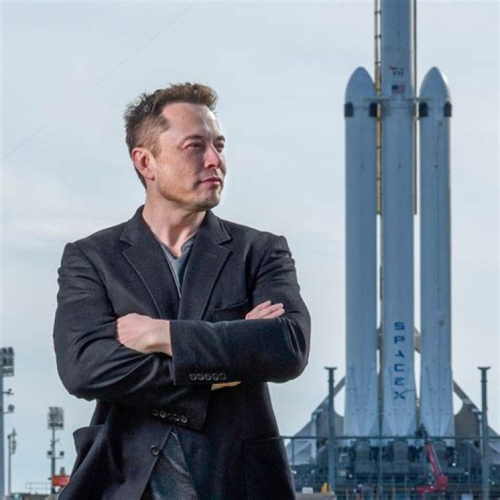 Discovering the Height of a Visionary: How Tall is Elon?
