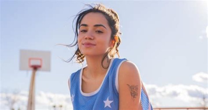 Jameliz S: Rising Star in the Entertainment World