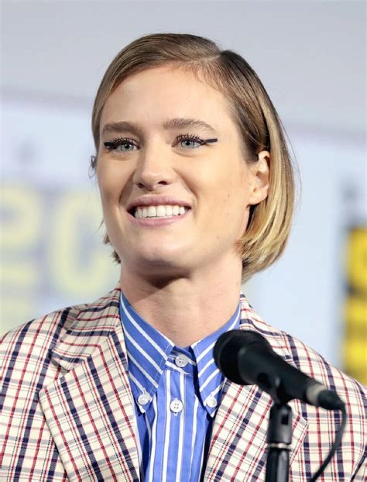 Mackenzie Davis and Her Husband: A Closer Look at Their Relationship