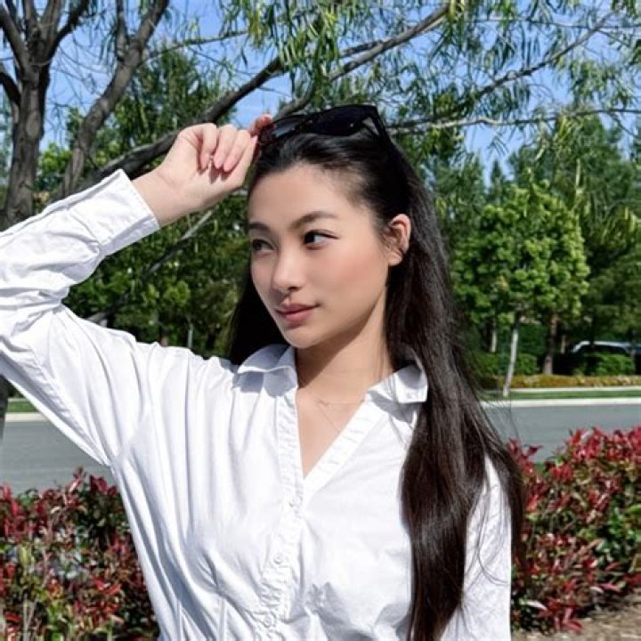 Mia Yilin: Exploring the Age of a Rising Star