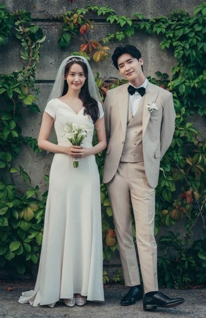 Unveiling the Life of Lee Jong-suk's Wife: A Deep Dive into Their Relationship