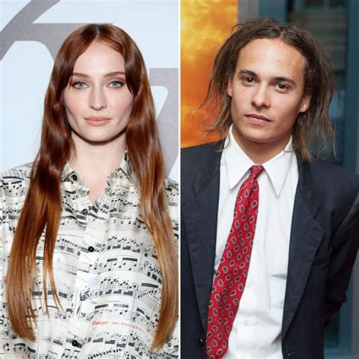 Unveiling the Mystery of Frank Dillane's Wife: Who Is She?